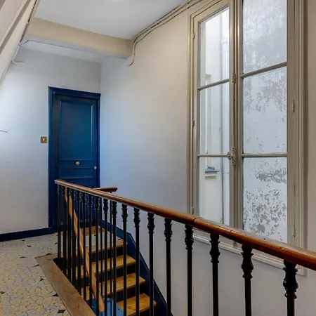 Apartment Marais Rosiers
